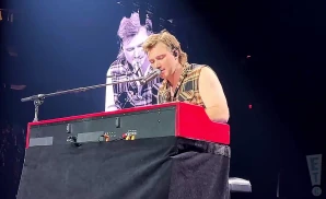 morgan wallen playing the keyboard on stage in new york city.